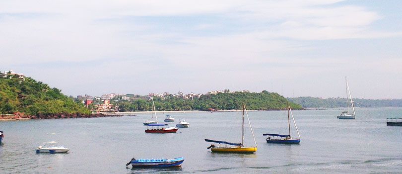 Dona Paula Beach