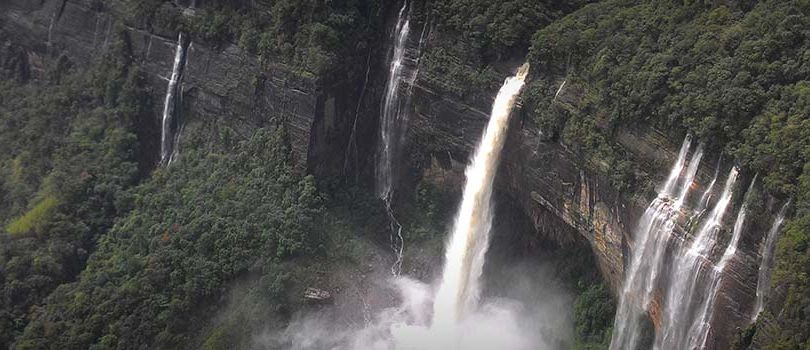Nohsngithiang Falls