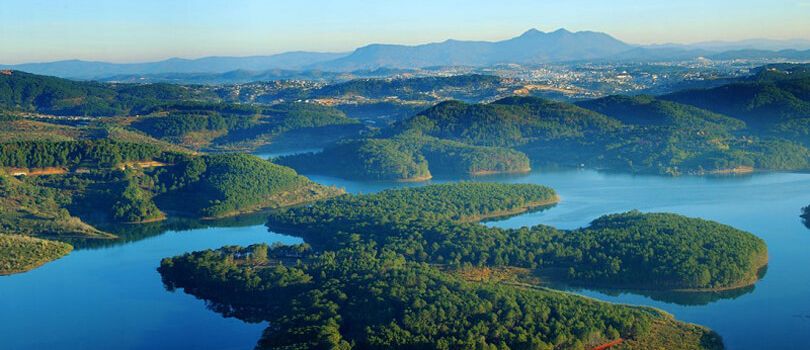 Tuyen Lam Lake
