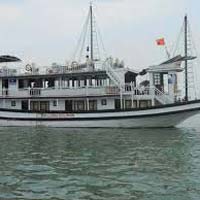 Cruise in Halong bay