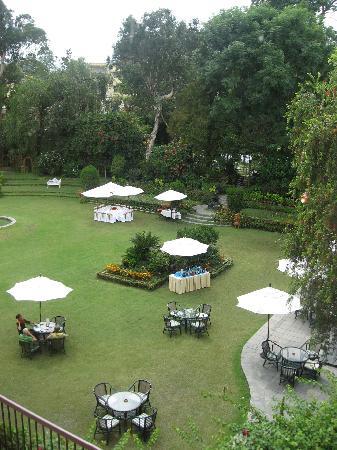 Shangri la Hotel garden