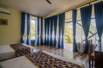 Spacious Super Deluxe Cottage with Scenic Views