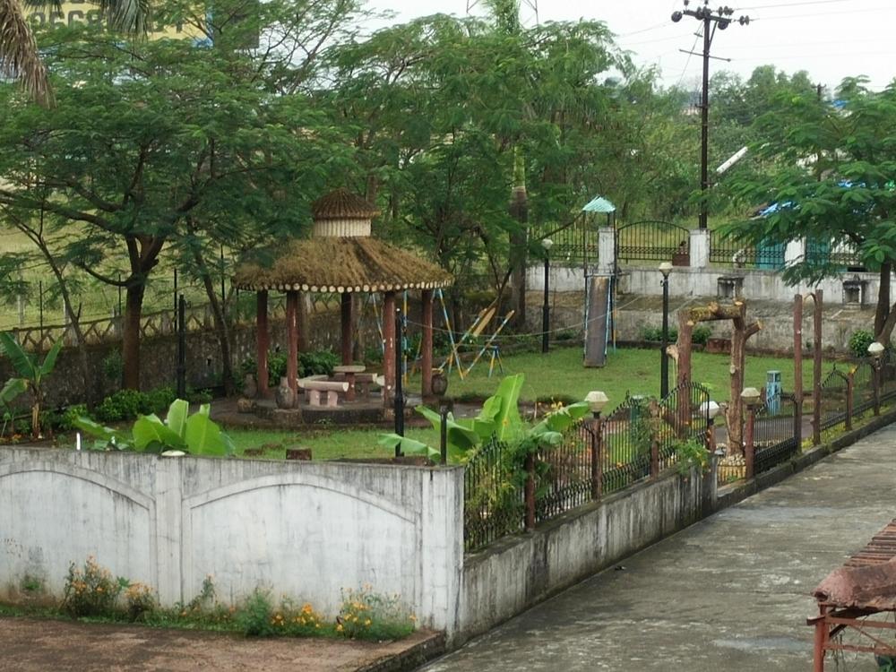 Garden and Childrens Play Area