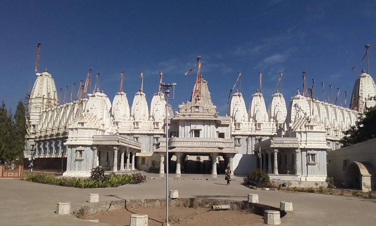 72 Jinalaya Jain Temple in Mandvi