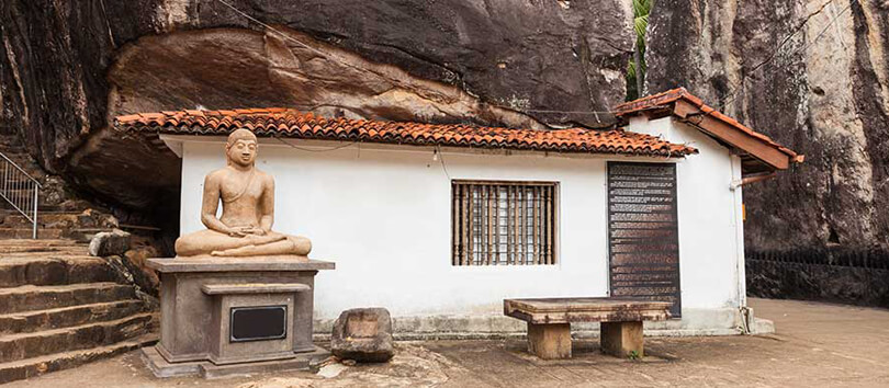 Aluvihare Rock Temple