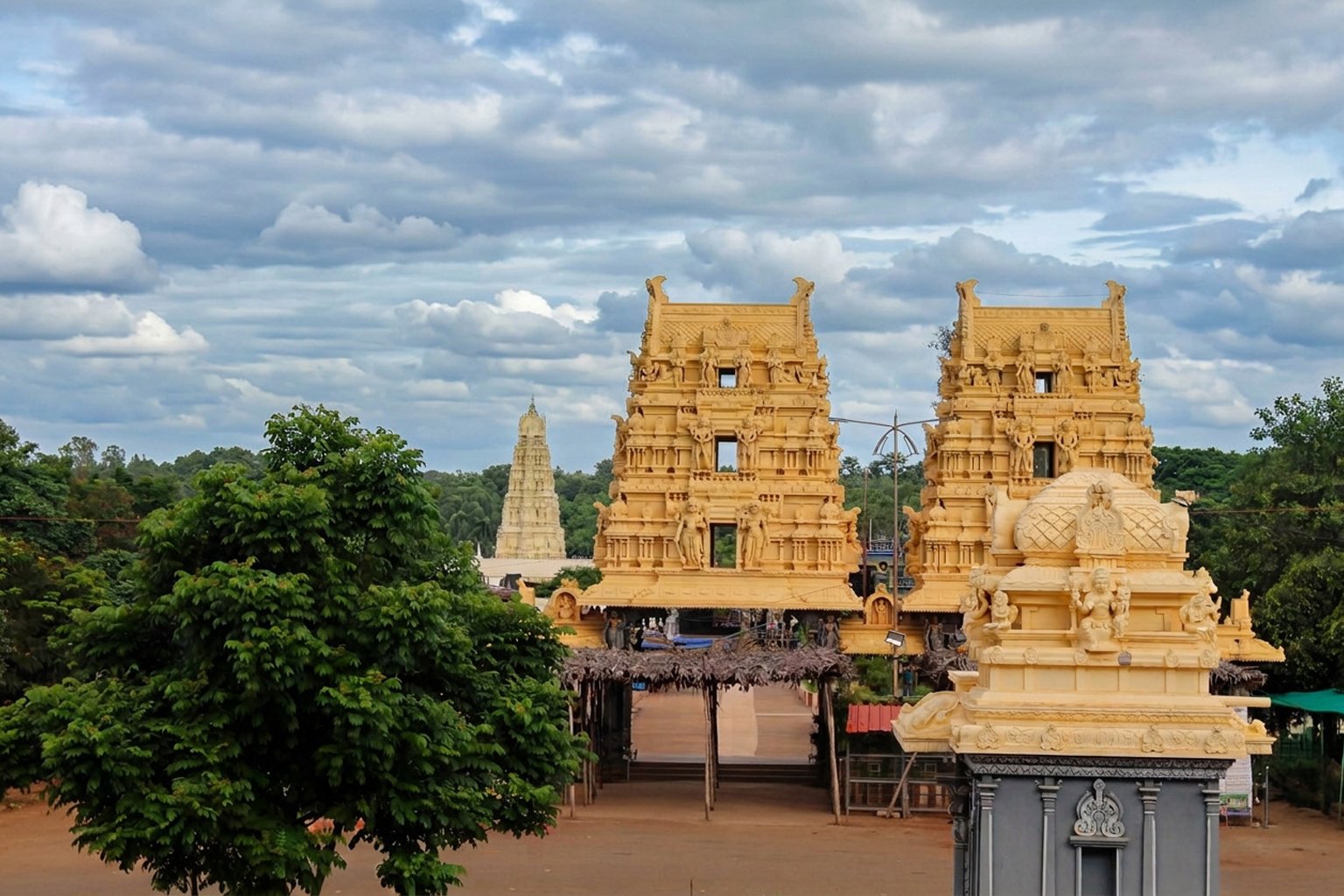 Dwaraka Tirumala in Eluru