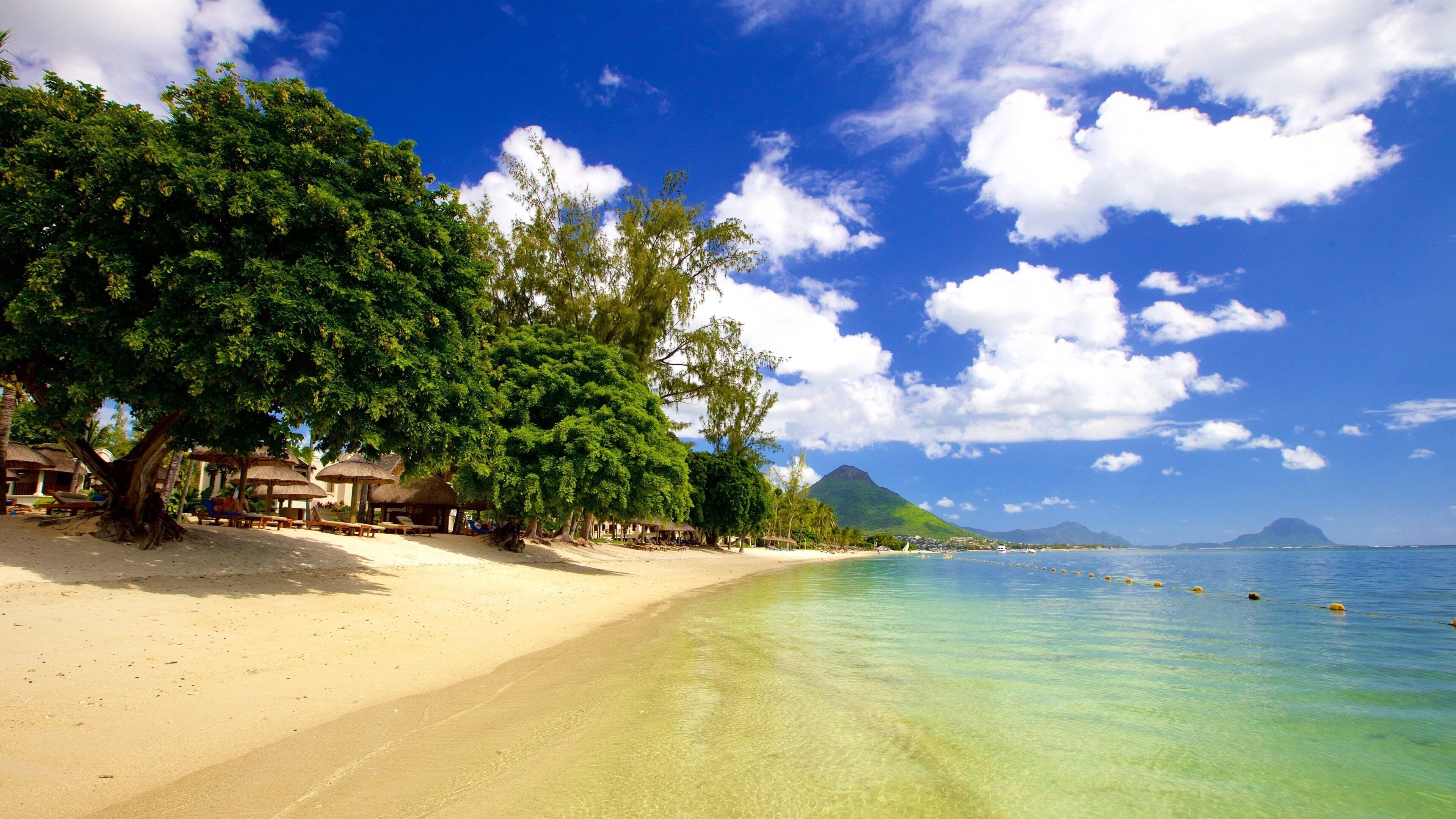 Flic en Flac Beach in Riviere Noire