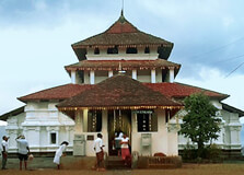 Gadaladeniya Temple in Pinnawala