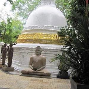Gangaramaya (Vihara) Buddhist Temple in Colombo