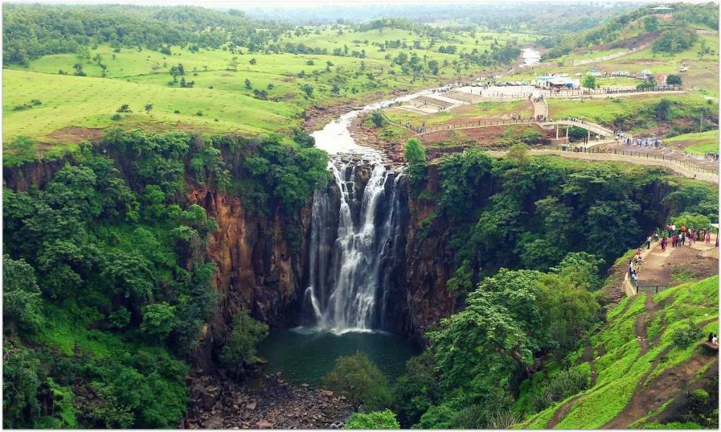 Gidya Khoh Waterfall in Mandla