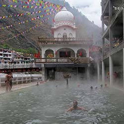 Hot Springs Manikaran in Manikaran