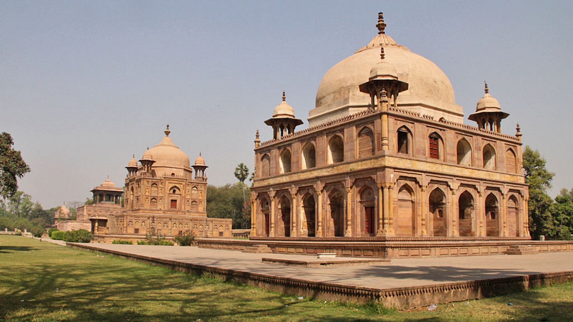 Khusro Bagh in Prayagraj