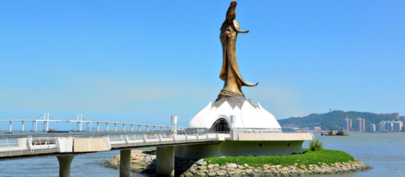 Kun Iam Statue