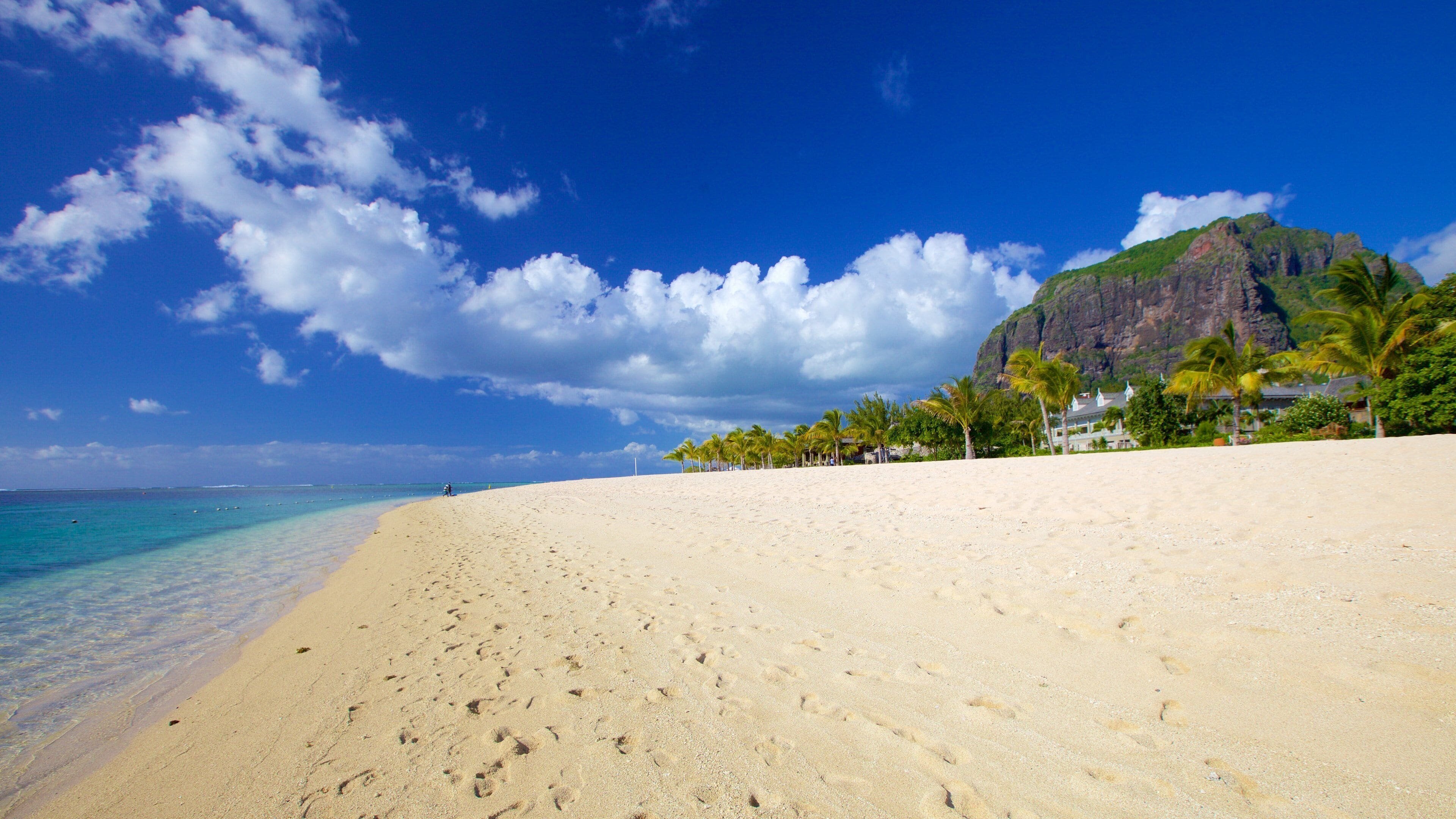 Le Morne Beach in Riviere Noire