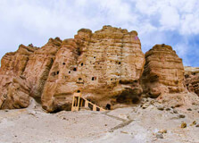 Luri Cave in Charang