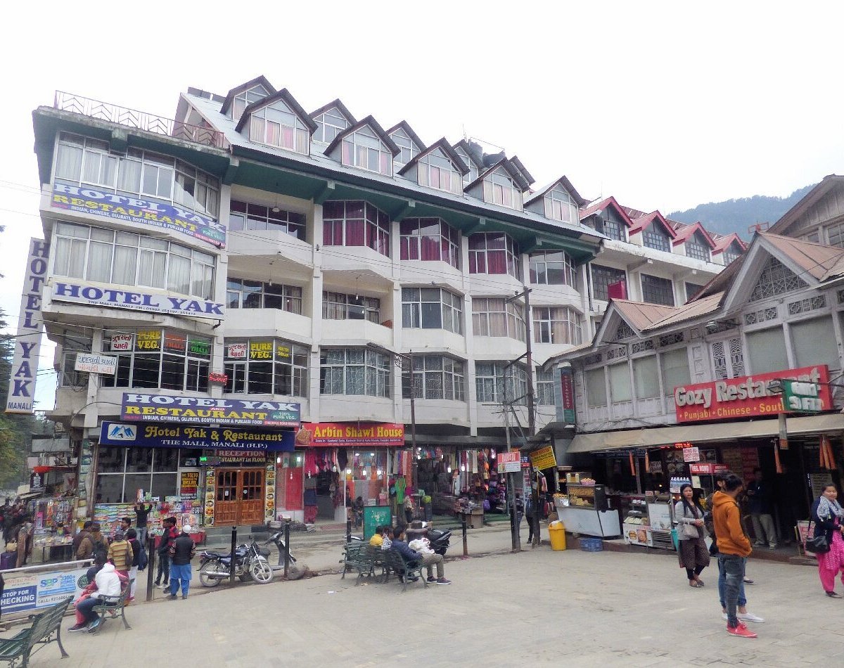 Mall Road in Manali