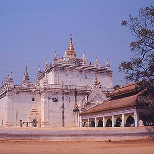 Manuha Temple in Bagan