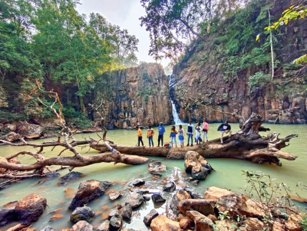Mercury Falls in Mainpat