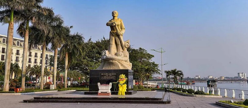 Mother Suot Monument