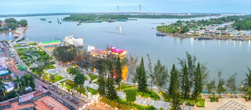Ninh Kiều Wharf