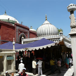 Nizamuddins Tomb in Delhi