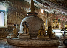 Rangiri Dambulla Vihara in Dambulla