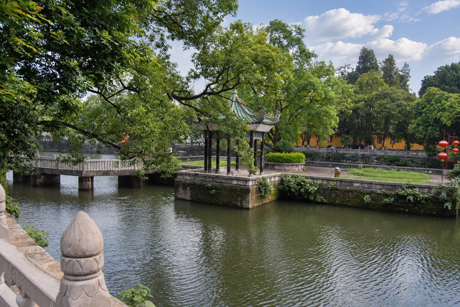 Riyue Shuangta Cultural Park