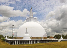 Ruvanwelisaya Stupa in Polonnaruwa