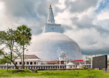 Ruwanwelisaya Stupa in Anuradhapura