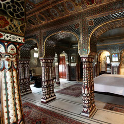 Sheesh Mahal in Orchha