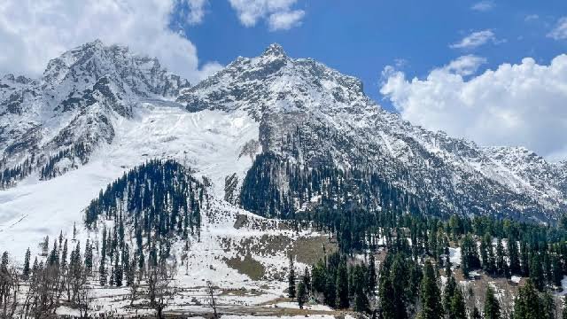 Thajiwas Glacier in Baltal