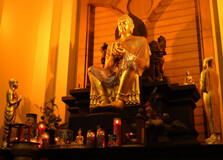 Vihara Buddhagaya Watugong in Semarang
