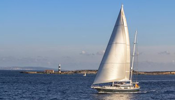 Top sail boats tour packages for ocean exploration