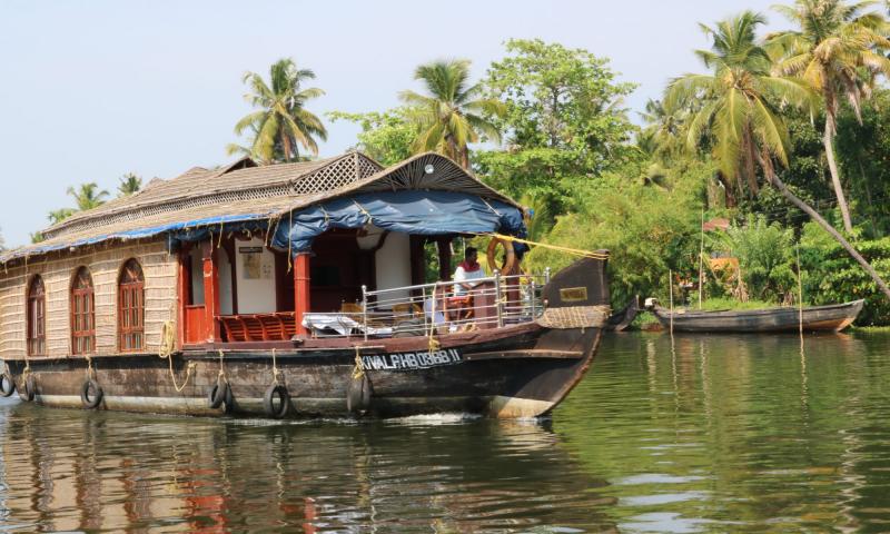 Kovalam Beach & Alleppey Houseboat Tour