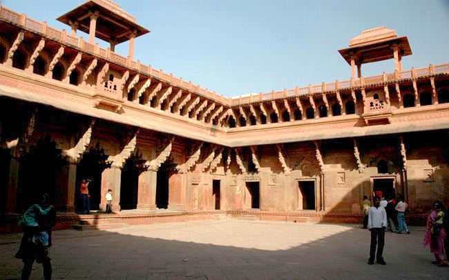 Taj Mahal Day Tour by Train and Ac Cab