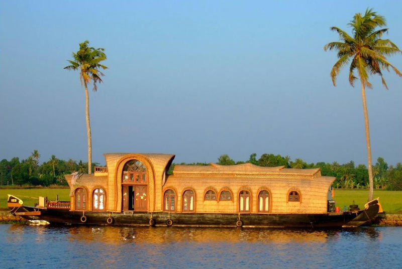 Cochin - Munnar - Thekkady Houseboat - Alleppey Honeymoon Tour Package