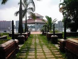 Kerala (Houseboat) with Cherai Beach Tour