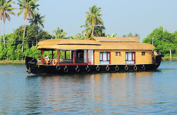 Scenic Kerala With Houseboat Tour