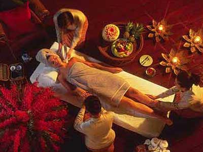 Cochin - Munnar - Thekkady - House Boat - Alleppey - Kovalam Tour