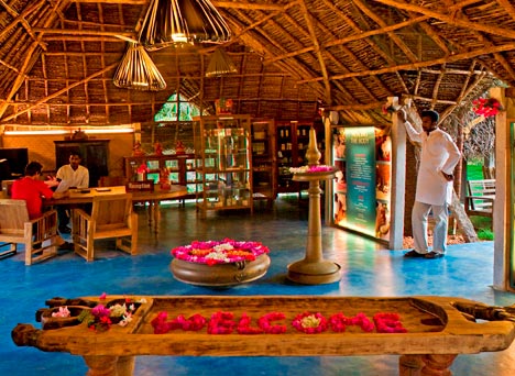 Cochin - Munnar - Thekkady - House Boat - Alleppey - Kovalam Tour