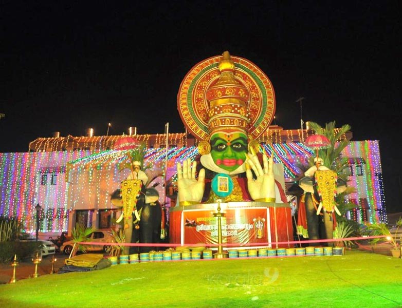 Cochin - Munnar - Thekkady - Alleppey - Kovalam - Kanyakumari Tour