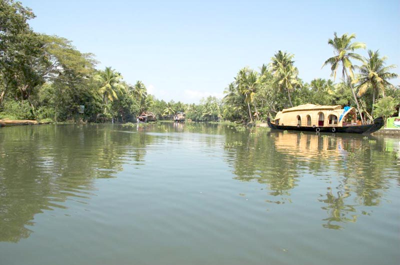 Kerala Backwaters - Houseboat n Backwater Resort in Kumarakom