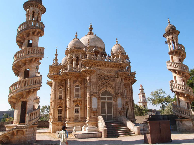 Vibrant Gujarat Fort And Palaces With Sasan Gir National Park Tour