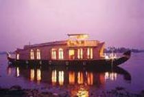 Kumarakom Backwaters & Alleppey Houseboat Tour Package 
