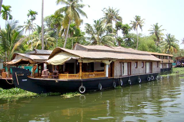 Romantic Kerala Backwaters Tour (Romantic Holiday In Kerala)