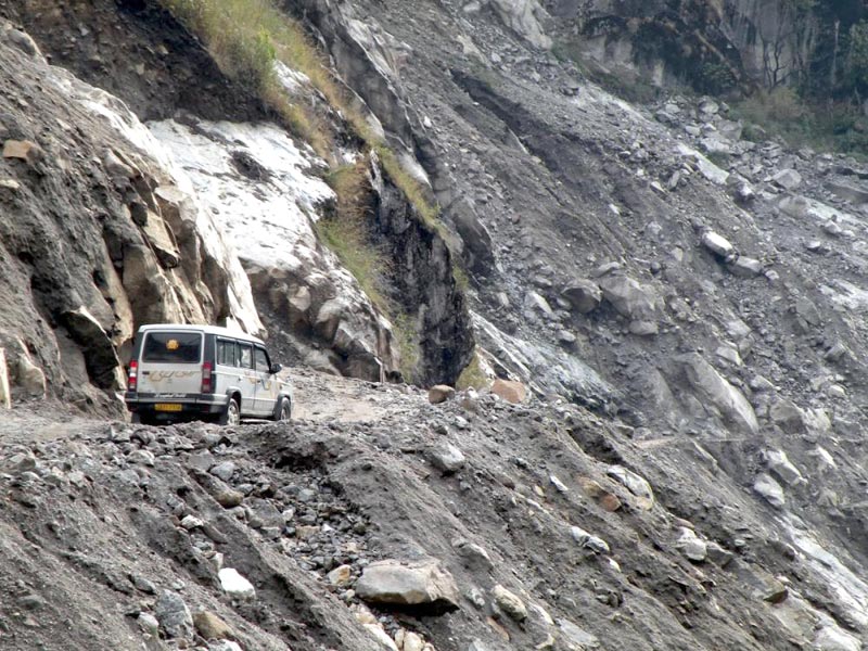 08 Nights 09 Days – Gangtok (2+1 Nights), Lachung (2 Night), Pelling (1 Night), Darjeeling (2 Nigh