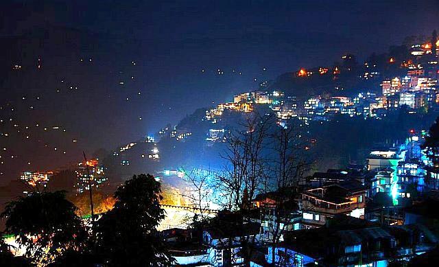09 Nights 10 Days - Kalimpong (1 Night), Gangtok (3 Nights), Pelling (2 Night), Darjeeling Tour