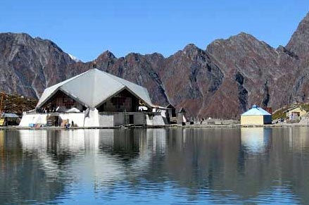 Majestic Valley of Flowers & Hemkund Sahib with Badrinath & Auli Tour