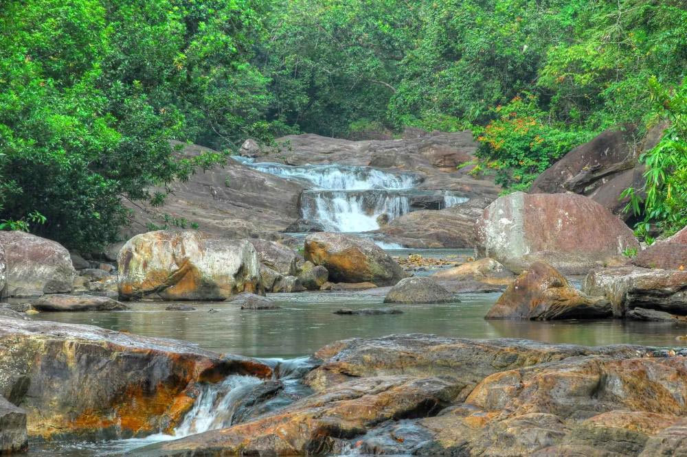 Ooty, Kerala Water Falls Tours Package 26: Four days