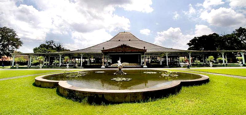 Prambanan & Solo Tour